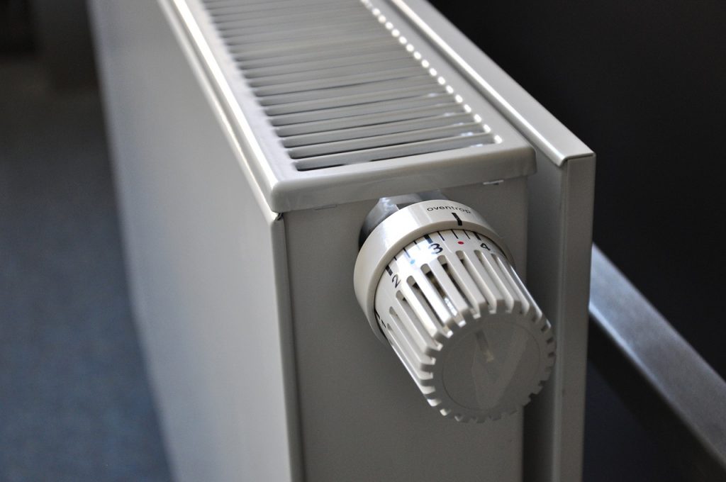 zoom sur un radiateur blanc